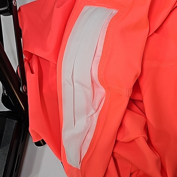 NWT Under Armour M fitted heat gear shorts, hot pink - Picture 8 of 9